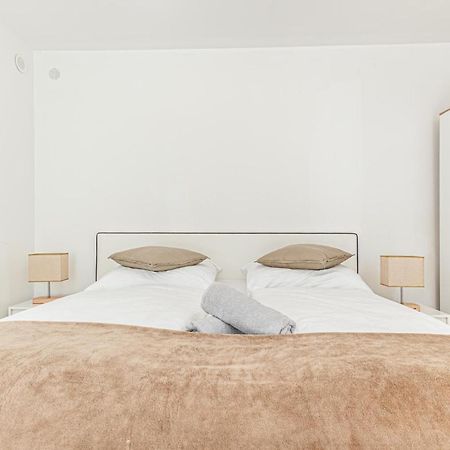 City Vibes: 1Br Apt, 10 Min To Westbahnhof Wien Eksteriør bilde