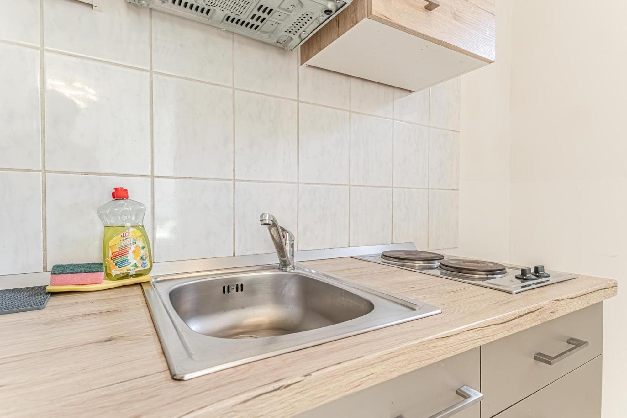 City Vibes: 1Br Apt, 10 Min To Westbahnhof Wien Eksteriør bilde