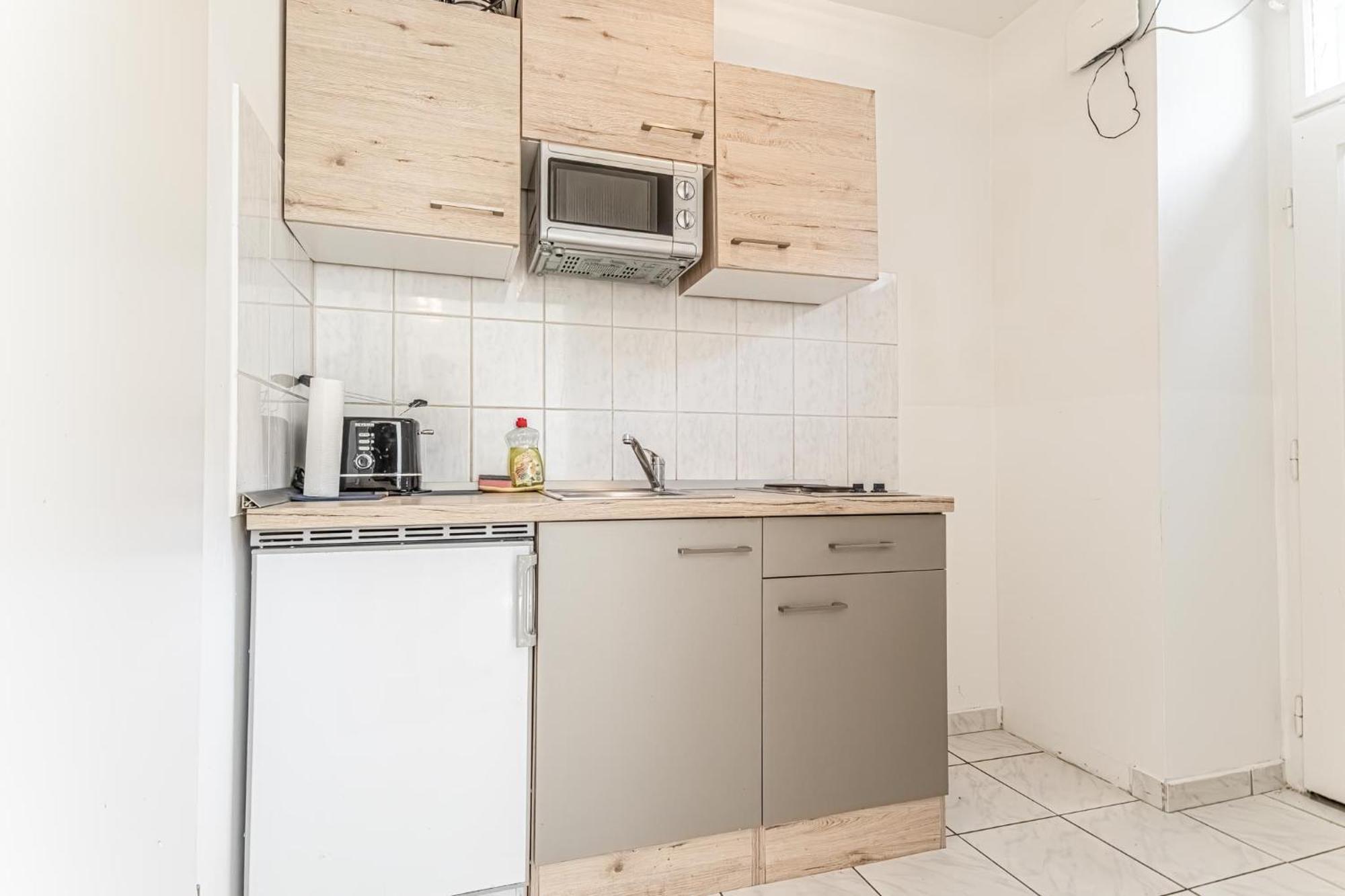 City Vibes: 1Br Apt, 10 Min To Westbahnhof Wien Eksteriør bilde